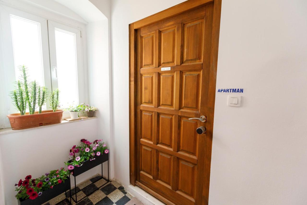 Apartment Grace, Feel At Home - Away From Home Split Exterior photo